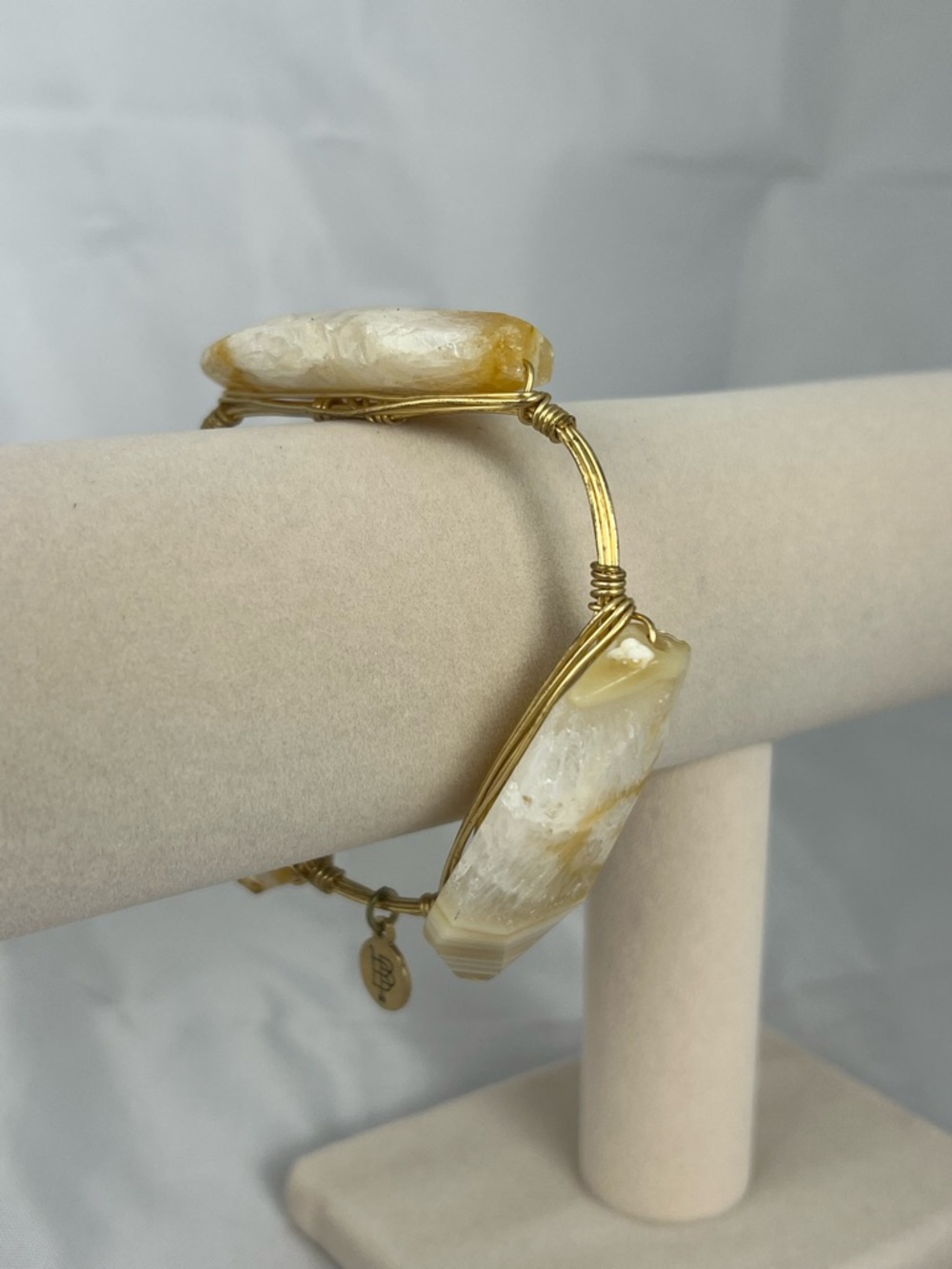 BOURBON & BOWTIES QUARTZ AGATE BANGLE WIRE WRAPPED BRACELET GOLD‎ TONE SMALL